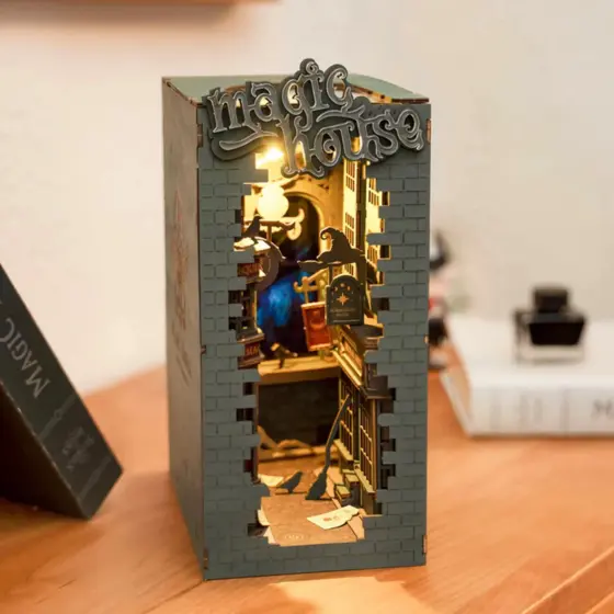 Book Nook - Holzbausatz : Zaubergasse